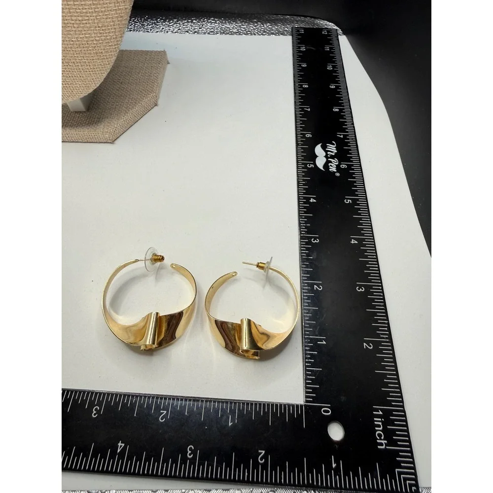 Gold Tone Sculptural Twisted Ribbon Hoop Earrings‎ Modern Statement Post Back
